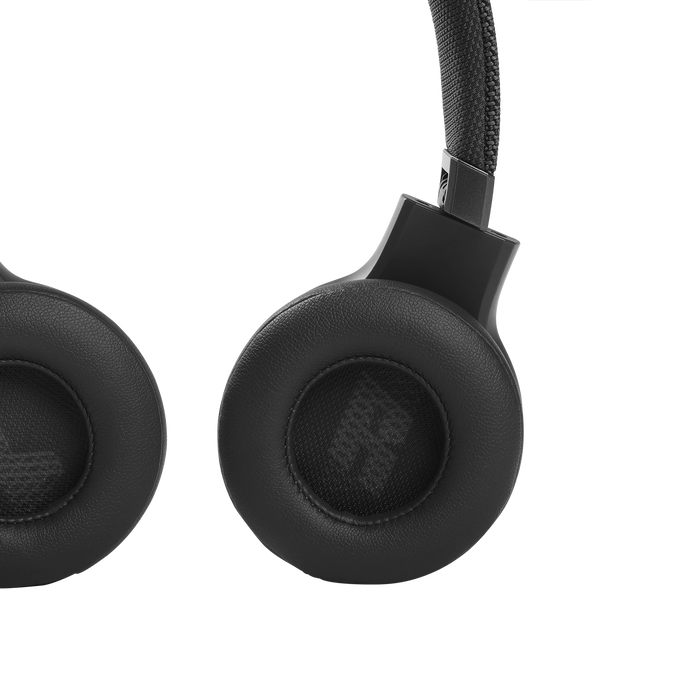 JBL Live 460NC - Black - Wireless on-ear NC headphones - Detailshot 3 image number null